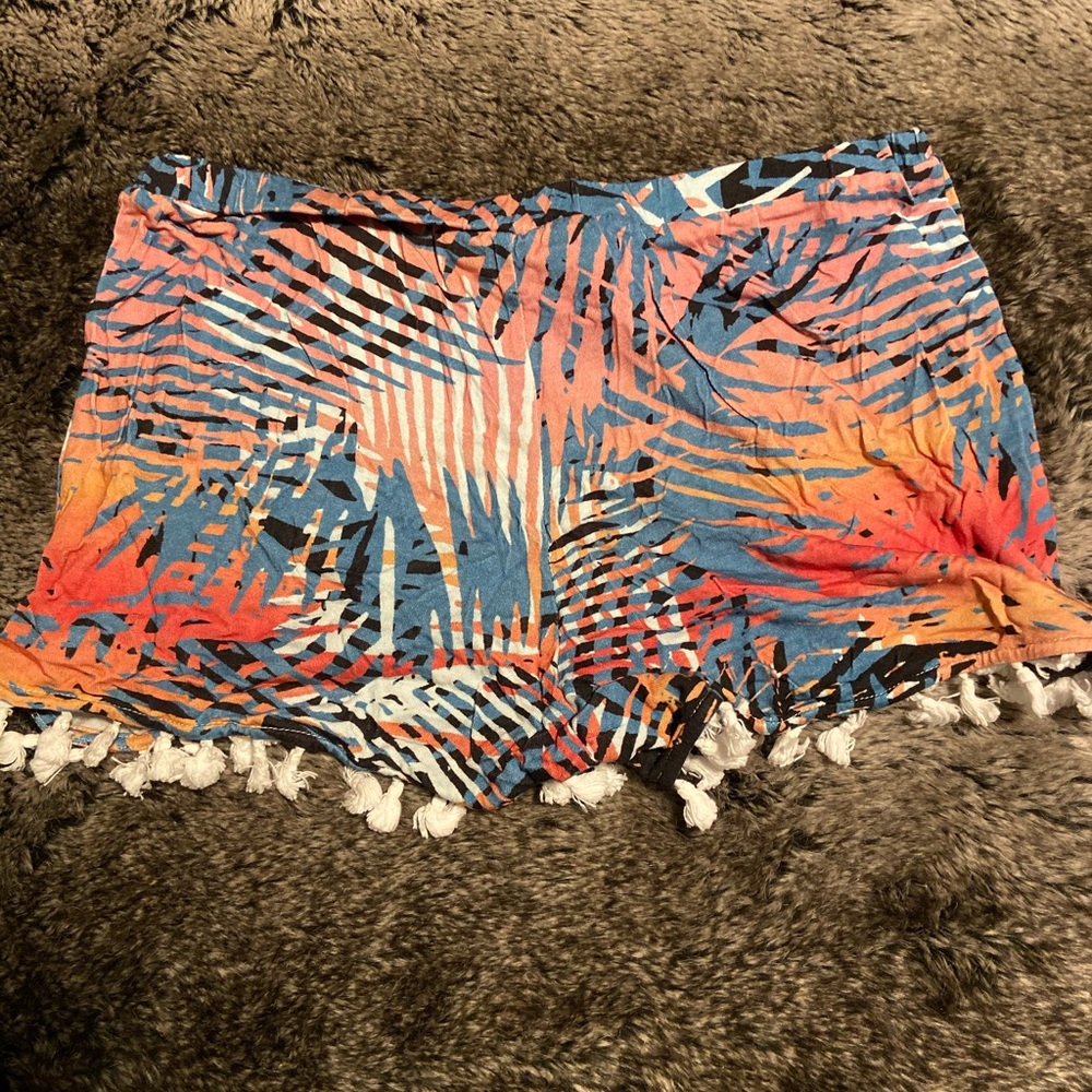 Patterns shorts - Picture 2 of 3